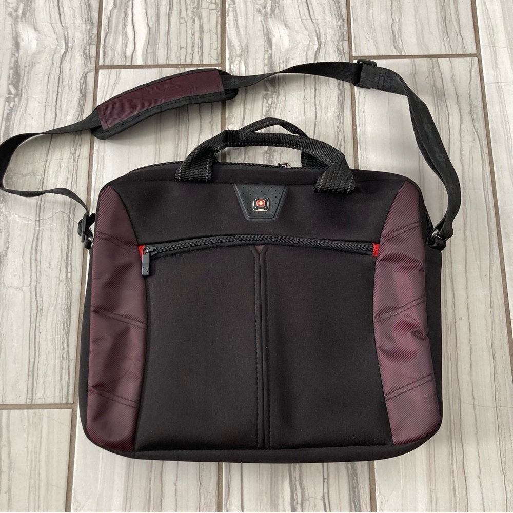 Swiss Gear by Wenger laptop shoulder bag. EUC